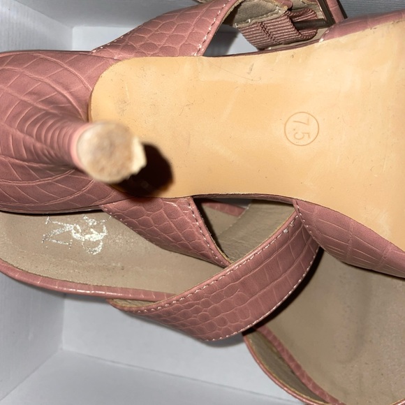 Salmon/pink heels. 7.5w - Picture 4 of 4